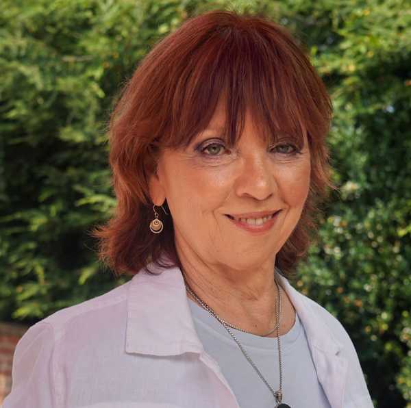 NoraRoberts/ https://www.facebook.com/noraroberts